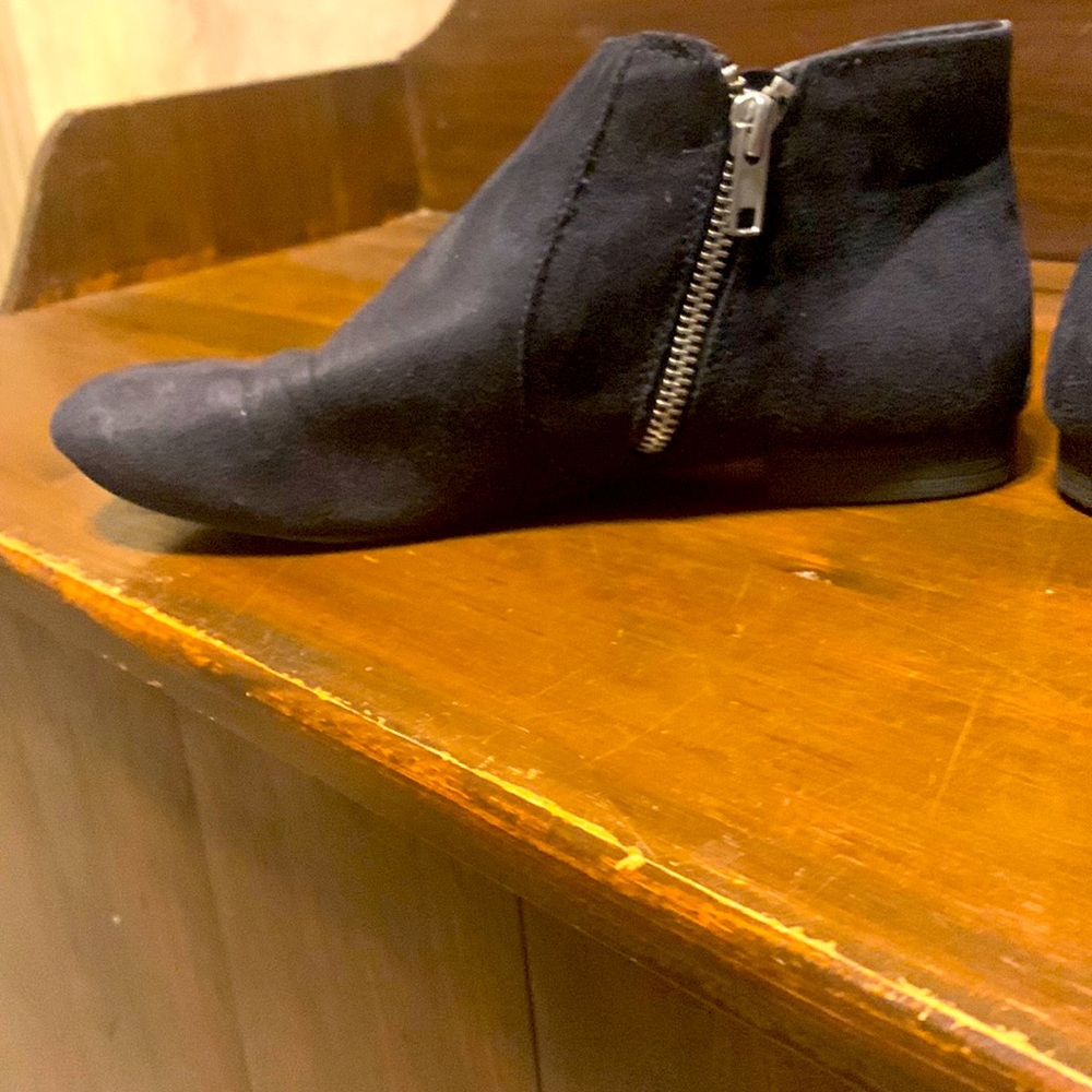 GUC American Eagle faux suede ankle booties